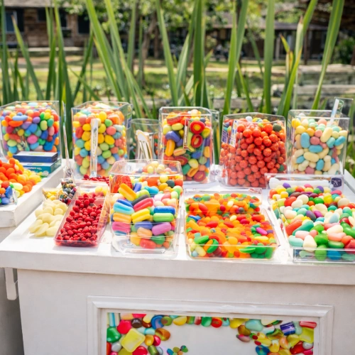 Candy bar y mesa de dulces para eventos en Ciudad de México con dulces de colores